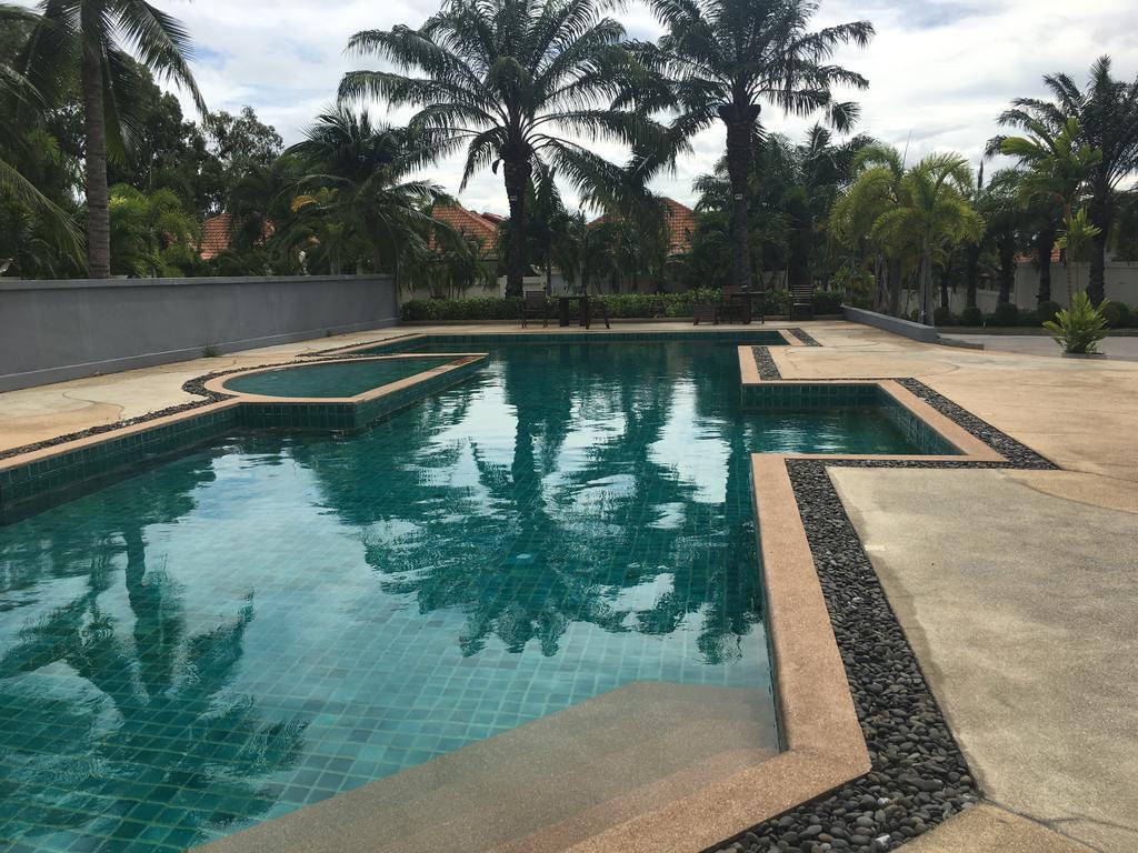 Majestic By Korawan Villa Pattaya Buitenkant foto