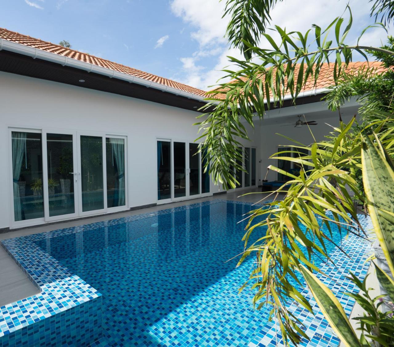 Majestic By Korawan Villa Pattaya Buitenkant foto