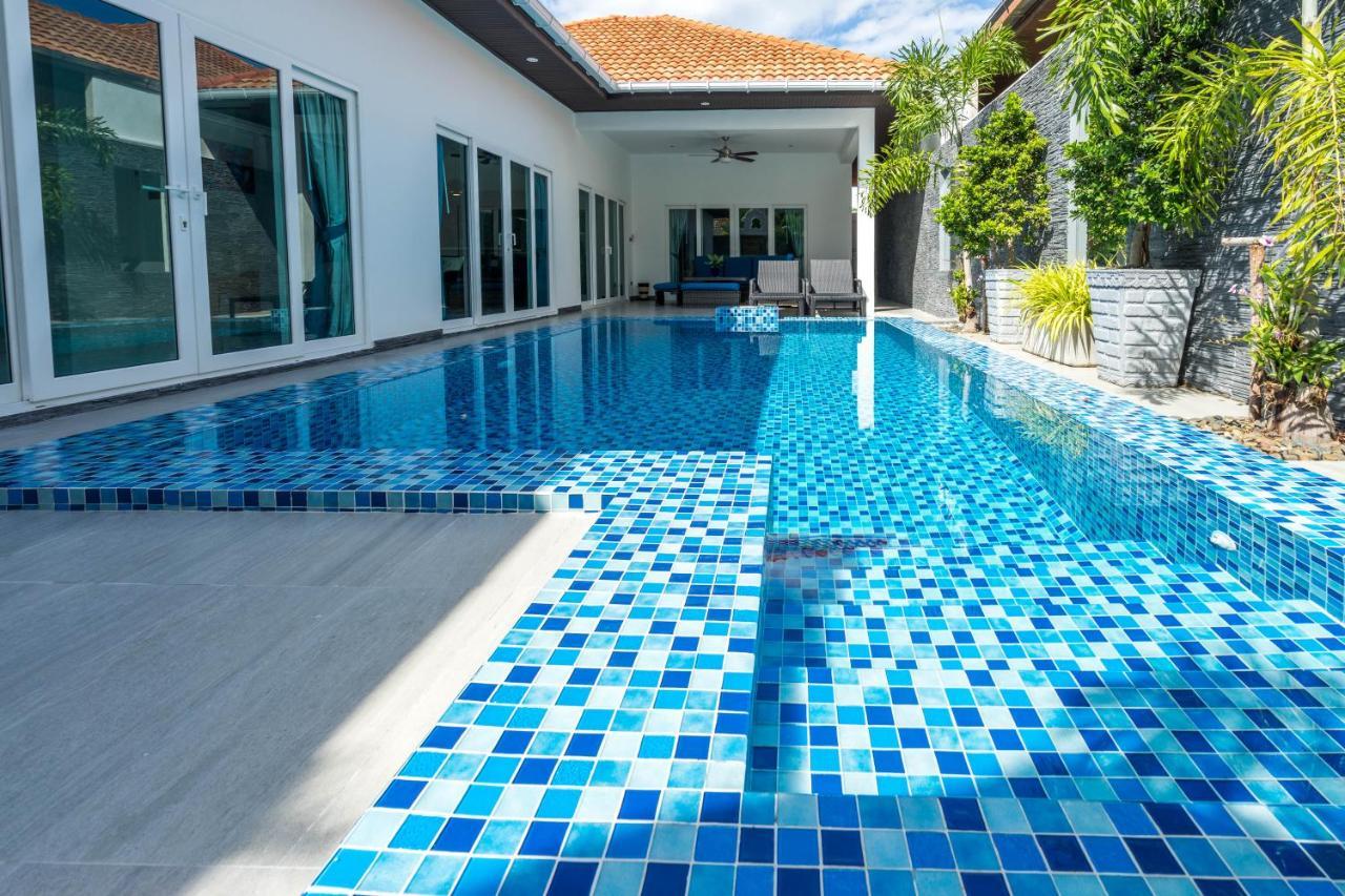 Majestic By Korawan Villa Pattaya Buitenkant foto